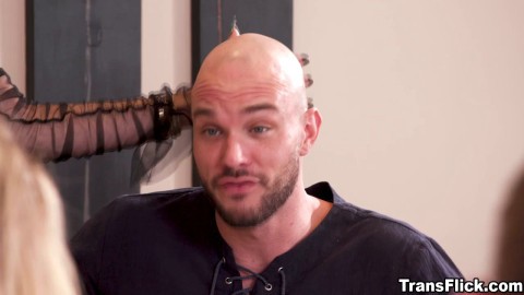 Cliff invites Gracie for a mind blowing sex