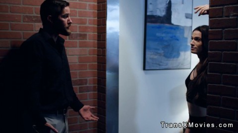 Dude gets blowjob fron shemale