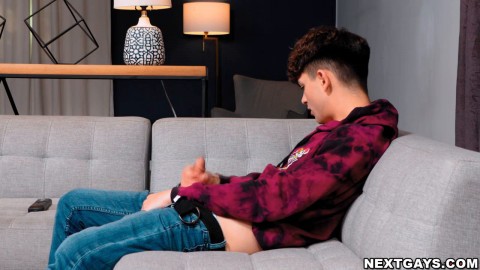 Kyle Wyncrest offers his cock to jerking Zayne Bright