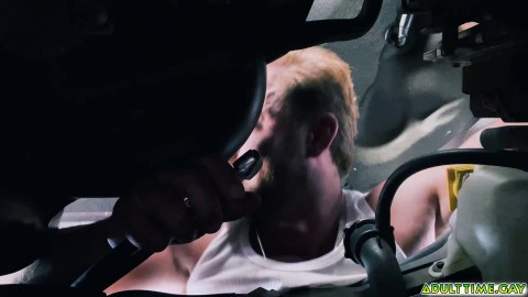 Greg Dickson admire Bruce Jones ass through his tight jeans